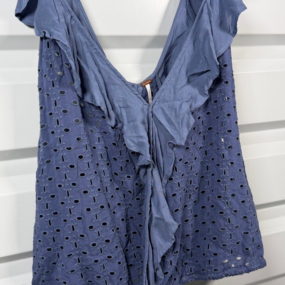 Free People Womens Blue Eyelet Ruffle V-Neck Sleeveless Tank Top Size L OB502844 - Picture 2 of 4